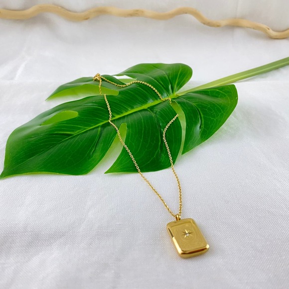 CANDY Square Pave Starburst Pendant Zirconia Necklace - Picture 7 of 10